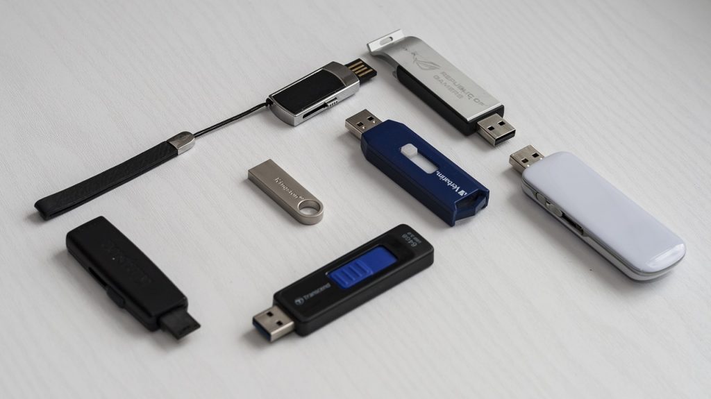 memory stick, memory, media-1267619.jpg